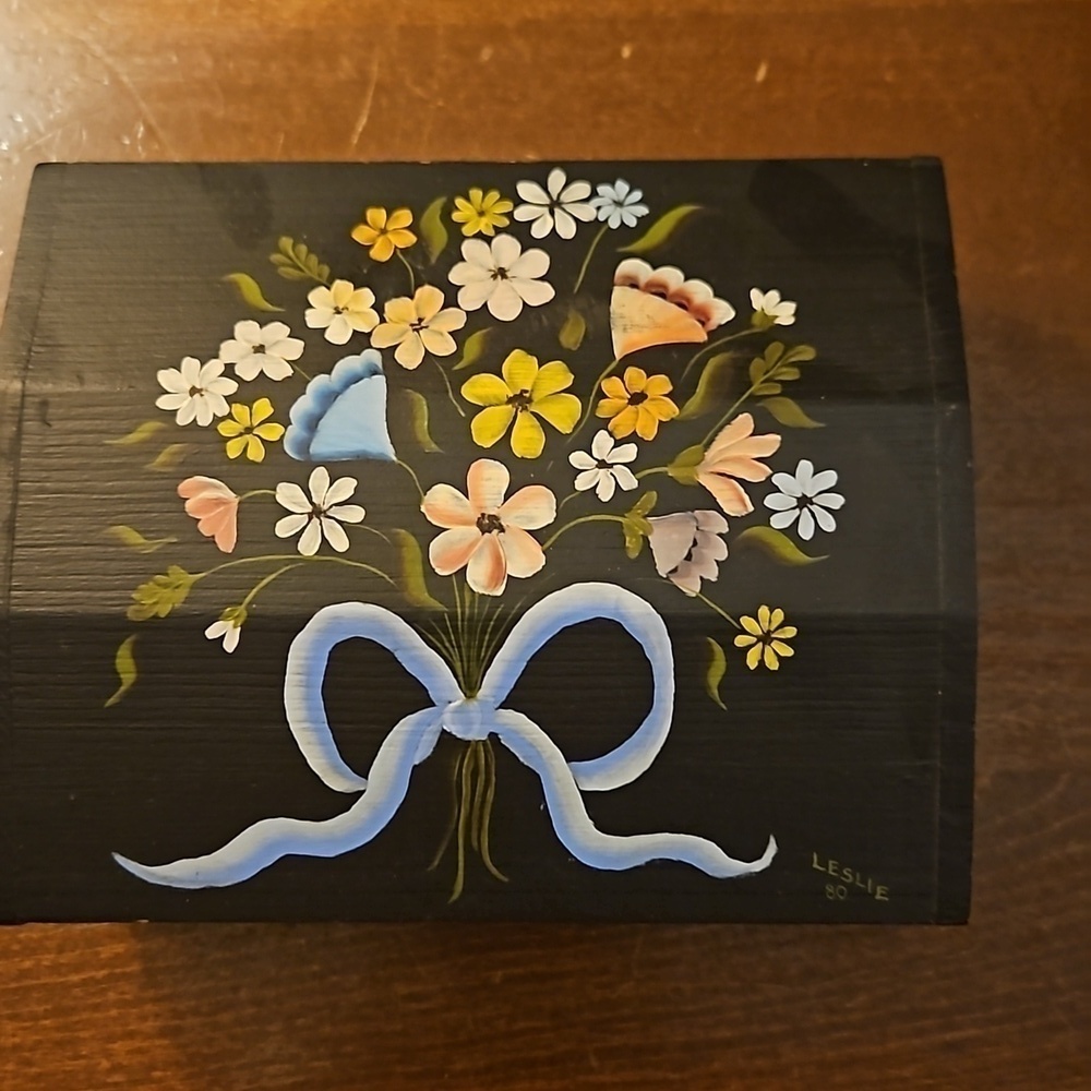 VTG 1980 Signed Floral Bow Handpainted Wood Jewelry Box - Picture 3 of 7